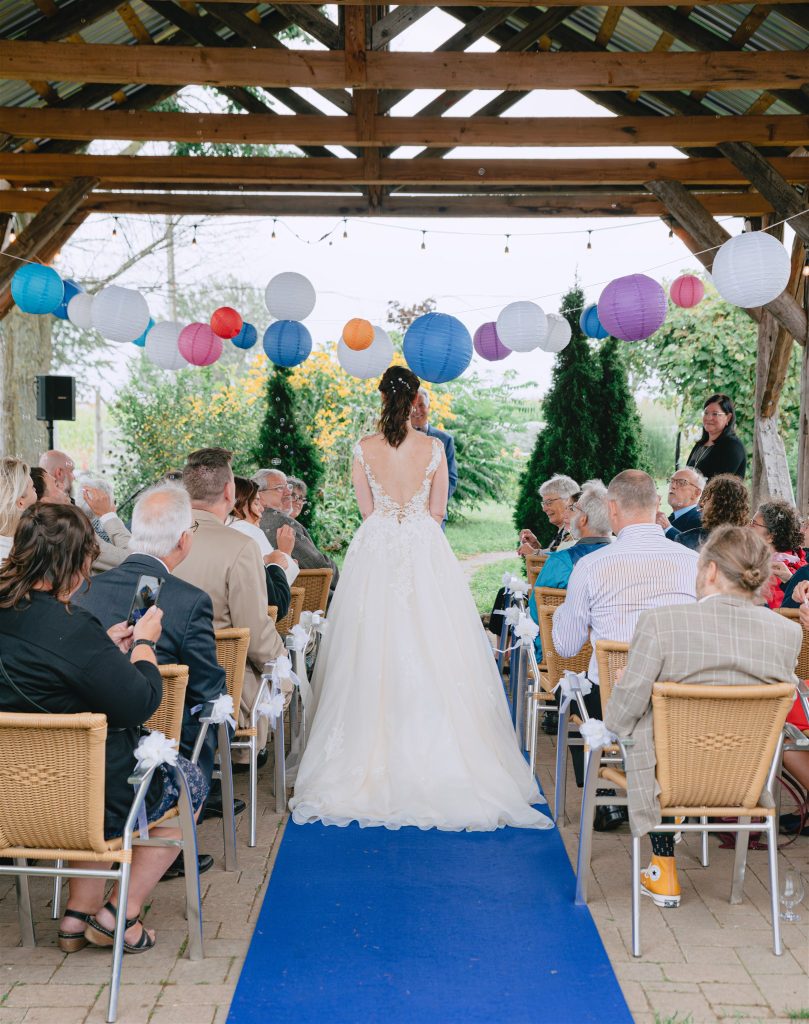 Kobloth's vineyard, wedding ceremony, wedding photography, Melanie and Sebastien's wedding, walking down the aisle